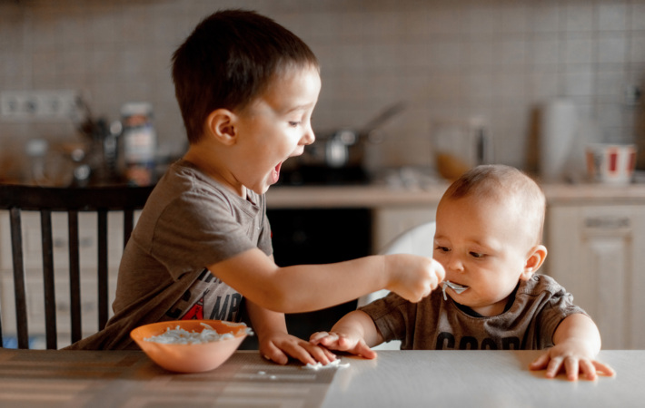 Une alimentation équilibrée est essentielle pour votre enfant. Elle constitue la base d’un développement sain, de la naissance à l’âge adulte.