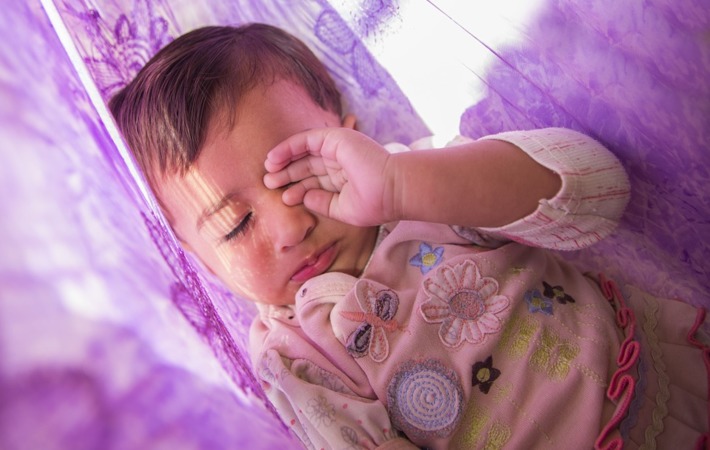Wie viel Schlaf braucht Ihr Baby, und wie kann es einen gesunden Schlaf-wach-Rhythmus entwickeln? 