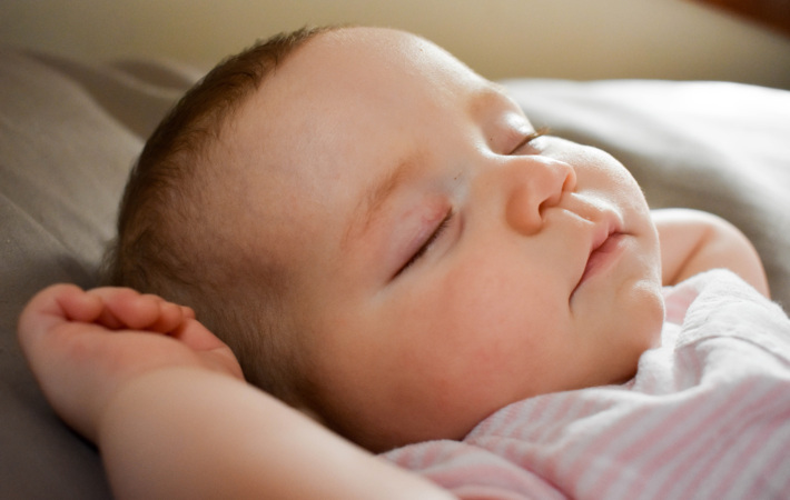 Le sommeil fait partie des thèmes les plus souvent traités lors des consultations avec les jeunes parents.