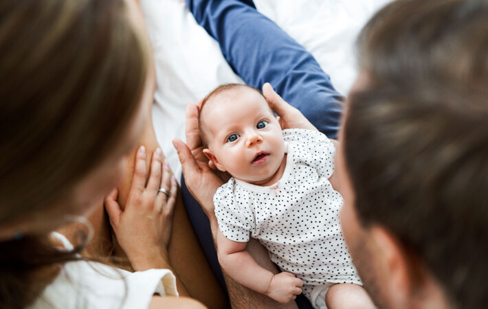 Wir räumen auf mit Mythen und geben Impulse für die Zeit in den ersten Monaten nach der Geburt. Damit alle ihren Platz in der Familie finden.
