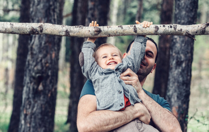 Miteinander picknicken oder grillieren, spielen und forschen.
