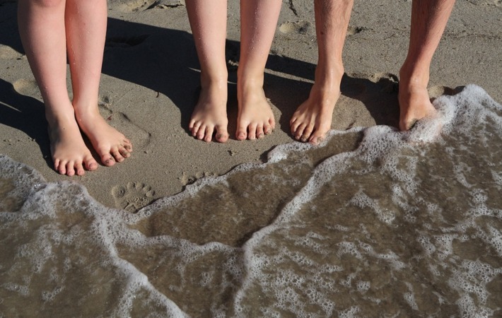 Prévoyez-vous des vacances ou une excursion avec votre bébé ou votre jeune enfant ? Nous vous expliquons comment vous y préparer et ce qu'il ne doit pas manquer dans votre pharmacie de voyage.